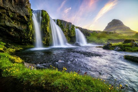 Kirkjufell pri východe slnka v lete