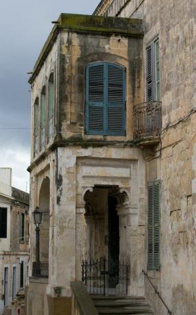 Valletta, Malta 26. novembra exteriér vily Guardamangia je videný 26. novembra 2015 vo Vallette, Malta vila na okraji mesta z Valletty a ktorý chátral, je jediný dom mimo Veľkej Británie, v ktorom sídlil britský panovník v kráľovnej nehnuteľnosť, keď jej manžel, vojvoda z Edinburghu, bol umiestnený na Malte ako fotografia slúžiaceho dôstojníka kráľovského námorníctva od Matt Cardygetty snímky