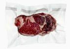 Mali by ste NIKDY rozmrazovať mäso v mikrovlnnej rúre, hovorí expert