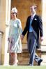 Tehotná Pippa Middleton prichádza na Kráľovskú svadbu v kvetinových zelených a ružových šatách