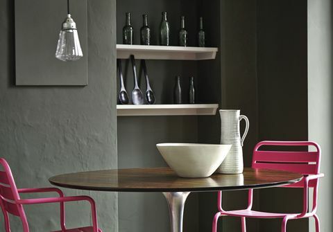 pink-stoličky-jedáleň