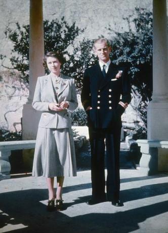 princezná Alžbeta a jej manžel princ Philip, vojvoda z Edinburghu počas svadobných ciest na Malte, kde je umiestnený u kráľovského námorníctva, 1947 foto Hulton archive