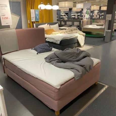 nakupujúci a zamestnanci ikea nasnežili v dánskom obchode