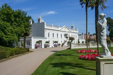 St John's Manor Estate - Jersey - predná časť - Savills