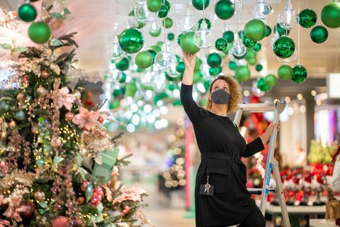 john lewis oxford street pic ukazuje tento rok vianočný obchod john lewis sa pripravuje na otvorenie 25. septembra