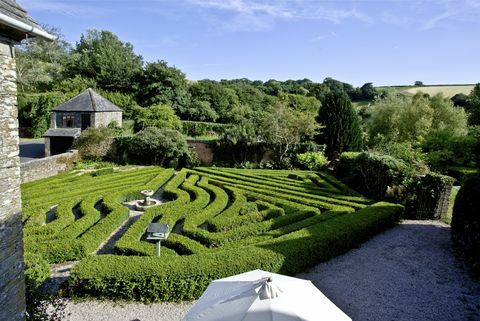 Ranscombe Manor, 8-izbový kaštieľ so záhradným bludiskom na predaj v Kingsbridge, Devon