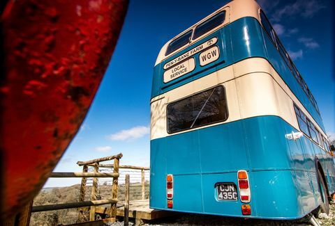 Zostaňte v upravenom ročnom autobuse Double Decker vo waleskej krajine