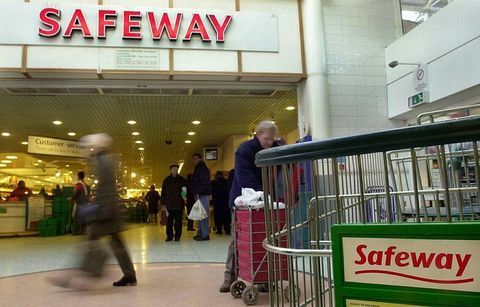 Celkový pohľad na supermarket Safeway v centre Londýna