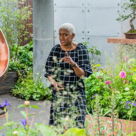 t9j5a8 london, uk 19. máj 2019 arit anderson of the bbc in space to grow, the silent pool gin garden press preview day at the rhs chelsea flower show credit guy bellalamy live news