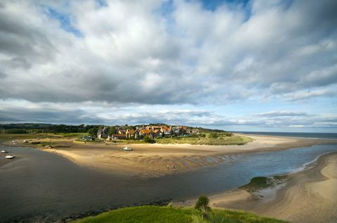 Dedina Alnmouth pri ústí rieky Aln na pobreží Northumberlandu