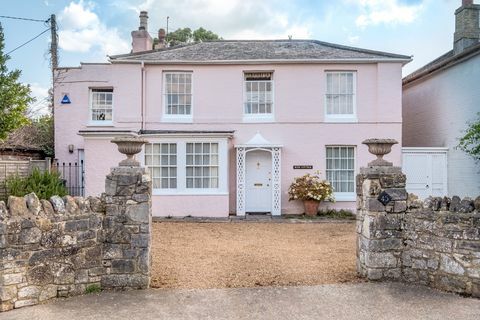 Rose Cottage, detský domov herca Pink Panther Davida Nivena v dedine Bembridge na ostrove Wight, je v predaji za 975 000 libier.