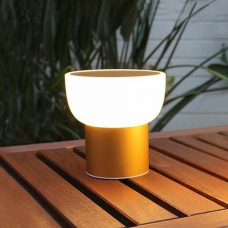 Dekoratívne LED svetlo Patio, jednoportová USB nabíjačka, Lights.co.uk