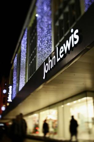 obchod john lewis v londýne s vianočnými ozdobami