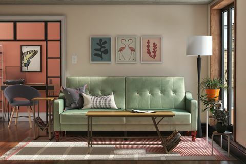 ľahká zelenomodrá zamatová pohovka v obývacej izbe
