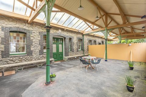 chata prevedená z viktoriánskej vlakovej stanice sa začne predávať za 275 000 libier