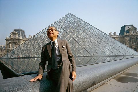 I.M. Pei v pyramide Louvre