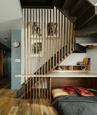 Podložka na spanie v japonskom štýle v dome v Brooklyne od dizajnérov Sarah Zames a Colin stief