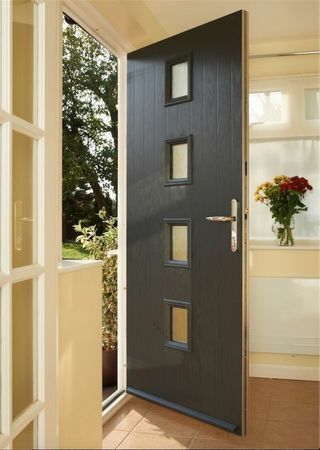 Anglian Home Improvements - čierne kompozitné dvere