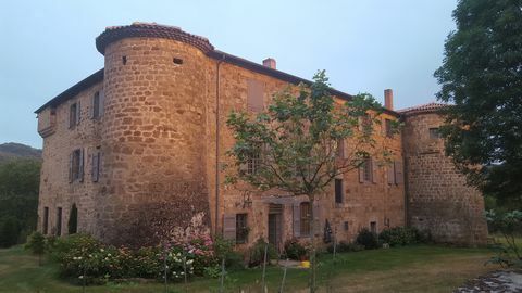 Exteriér zámku Château de Rosières