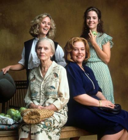 mary stuart masterson, jessica tandy, kathy bates a mary louise parker reklamný portrét filmu smažené zelené paradajky, 1991 foto Universalgetty images