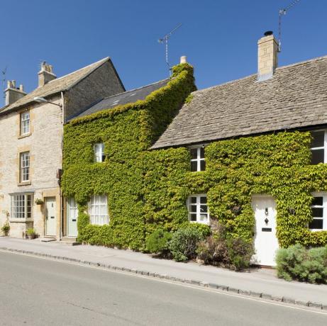 mesto stow on the wold v cotswolds, gloucestershire