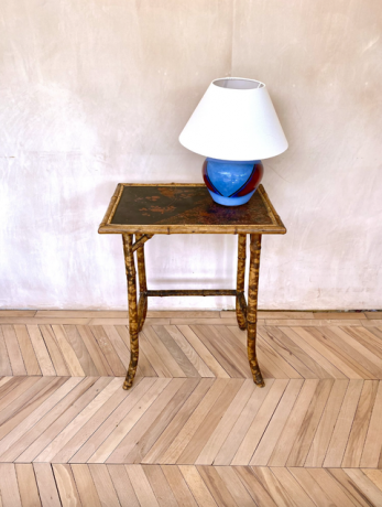 Bambusový stôl z korytnačieho panciera z 19. storočia, od annamh living, dostupný v narchie