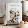 Joanna Gaines oslavuje vydanie albumu „Magnolia Table: Volume 2“ With Hilarious Family Skit