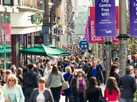 Buchanan Street v Glasgowe je plné práce so zákazníkmi