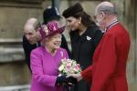 Prečo kráľovná Elizabeth vždy nosí rukavice