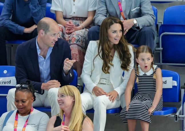 Birmingham, Anglicko 2. august princ William, vojvoda z cambridge, princezná charlotte z cambridge a Catherine, vojvodkyňa z cambridge vodné centrum Sandwell počas hier Commonwealth v roku 2022 2. augusta 2022 v Birminghame, Anglicko, fotografia od Chrisa Jacksongettyho obrázky