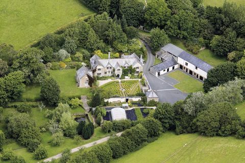 Ranscombe Manor, 8-izbový kaštieľ so záhradným bludiskom na predaj v Kingsbridge, Devon