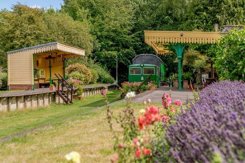 Prevedená viktoriánska železničná preprava s mulberry chatami