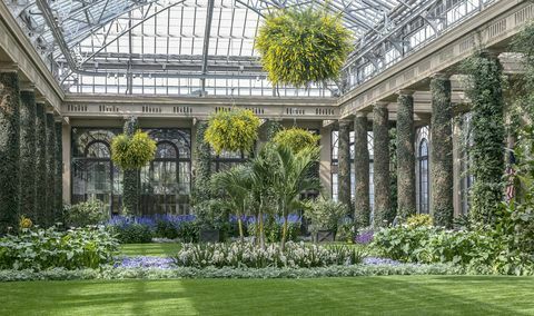 Vo vnútri zimnej záhrady v Longwood Gardens, Kennett Square, PA, USA