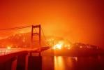 Surrealistické fotografie lesných požiarov na západnom pobreží