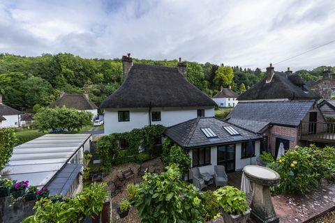 krásna chata na predaj v srdci dediny milton abbas, dorset