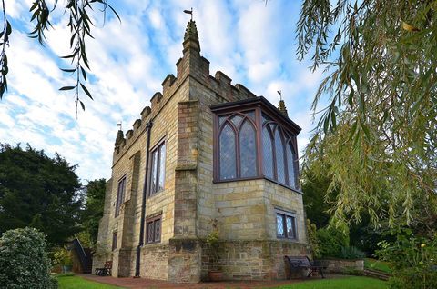 Hrad Starborough - Marsh Green - Kent - predné - Savills