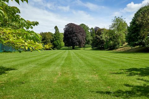 Vidiecky dom robbieho williamsa, compton bassett house, na predaj vo Wiltshire