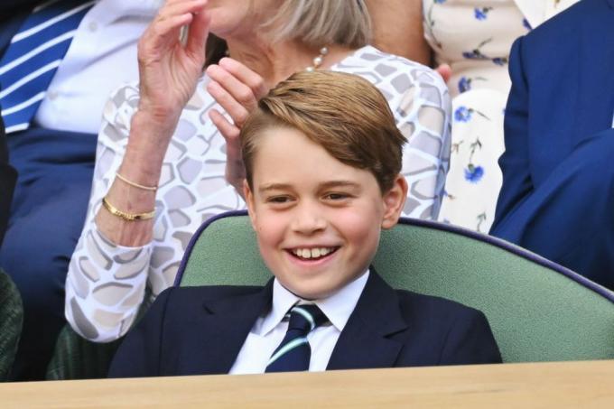 Londýn, Anglicko 10. júl princ George of Cambridge sa zúčastňuje finále mužskej dvojhry vo Wimbledone celý anglický trávnikový tenisový a kroketový klub 10. júla 2022 v Londýne, Anglicko foto od karwai tangwireimage