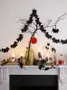 DIY Halloween Ozdoby: Ako si vyrobiť Bat Garland pre Halloween