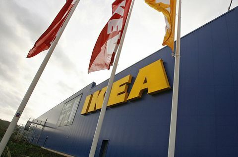 Vlajky lietajú v novom obchode Ikea v Belfaste