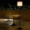 Spoločnosť Costco predáva vonkajšiu patio lampu 3 v 1, ktorá je odolná proti poveternostným vplyvom