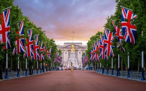 Buckinghamský palác, Mall, Union Flags, Londýn, Anglicko