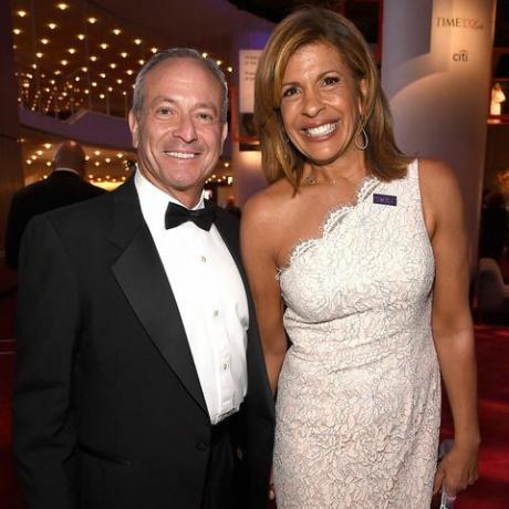 new york, ny apríl 24 joel schiffman a hoda kotb sa zúčastňujú 2018 time 100 gala at jazz at lincoln center 24. apríla 2018 v new yorku cityÊ photo by Kevin mazurgetty images for time