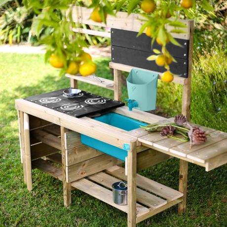 TP Muddy Madness Wooden Mud Kitchen